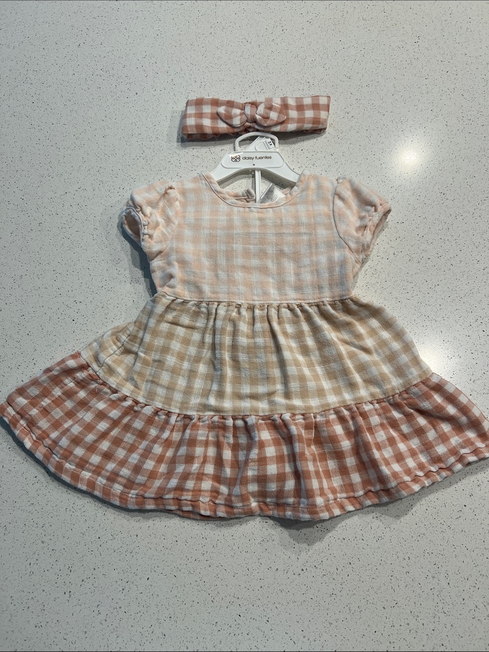5/$35 used Daisy Fuentes Peach, Cream & Tan 3 piece 24 month set